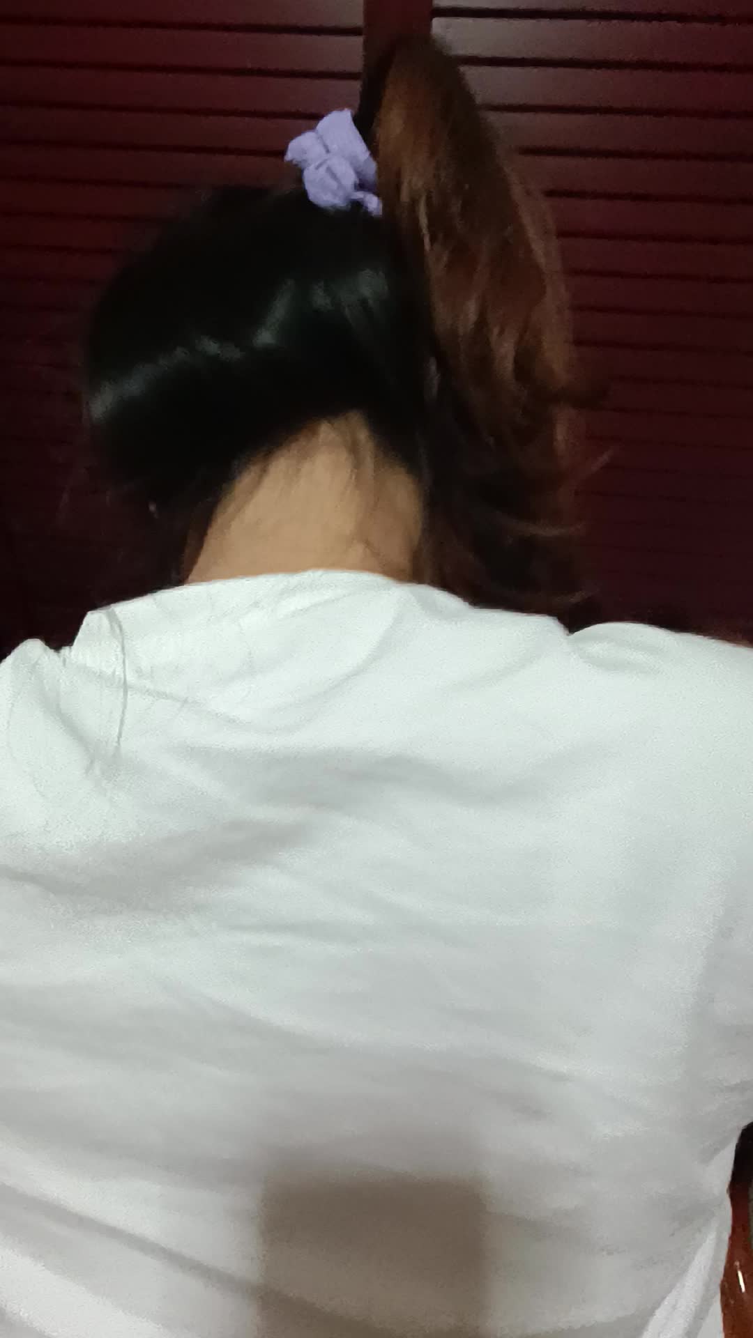 抓着马辫，被操的受不了了，主动要求到床上